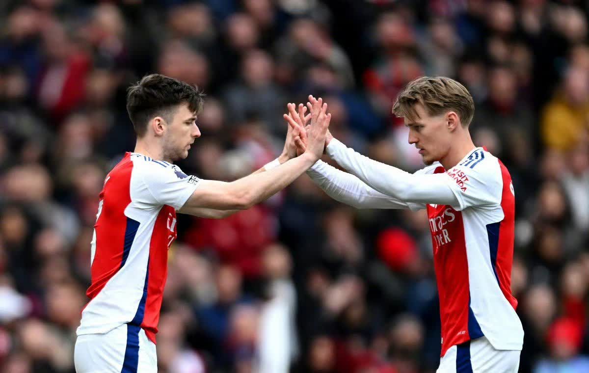 比利亚雷亚尔训练开放日，转会期更衣室发声引欢呼，欧冠在即，纪律约束更严格的简单介绍